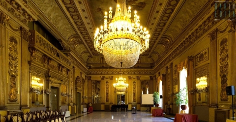 Gli incantevoli saloni del Circolo Unione di Bari, sopravvissuti all'incendio del Petruzzelli